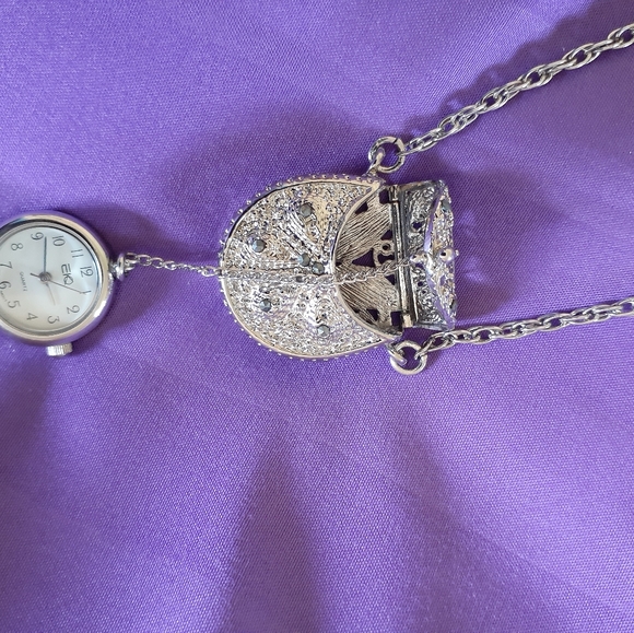 Jewelry - Antique design purse watch on 13.5 in silver chain
